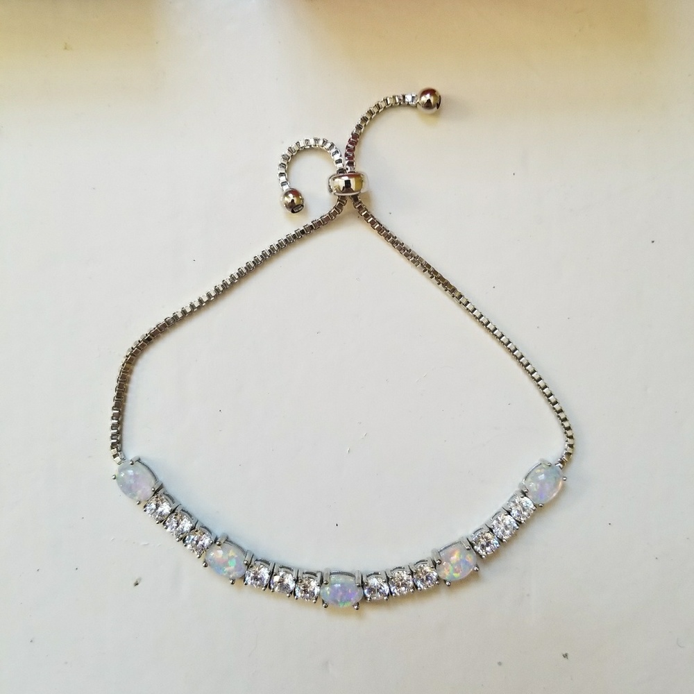 Tennis bracelet, never worn